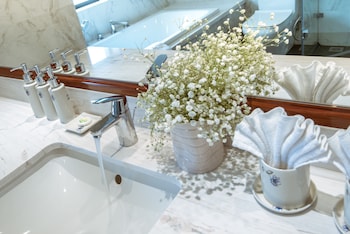 dream hotel and apartment