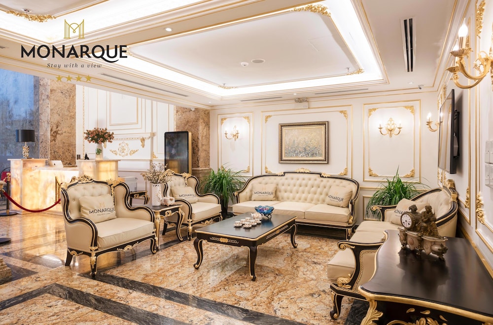monarque hotel