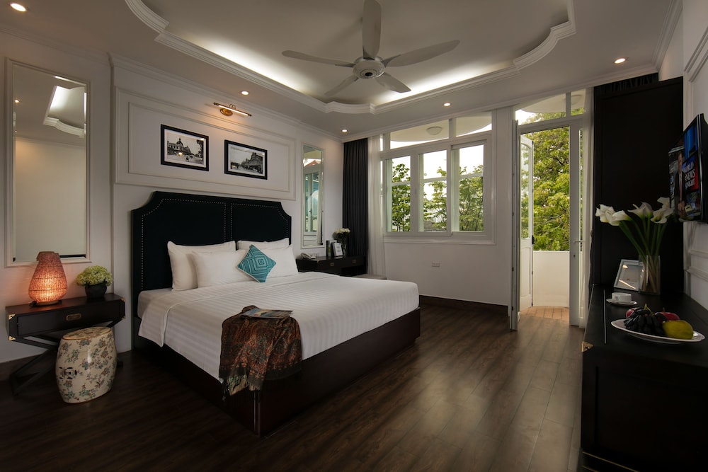 golden rooster hotel