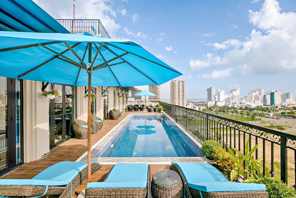 the herriott hotel and suite danang