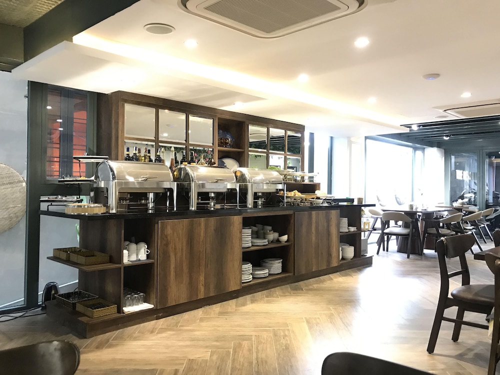 the herriott hotel and suite danang