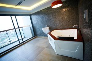 Coventina Lake Suites,Dhaka Division>>Dhaka,4 star