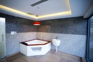 Coventina Lake Suites,Dhaka Division>>Dhaka,4 star