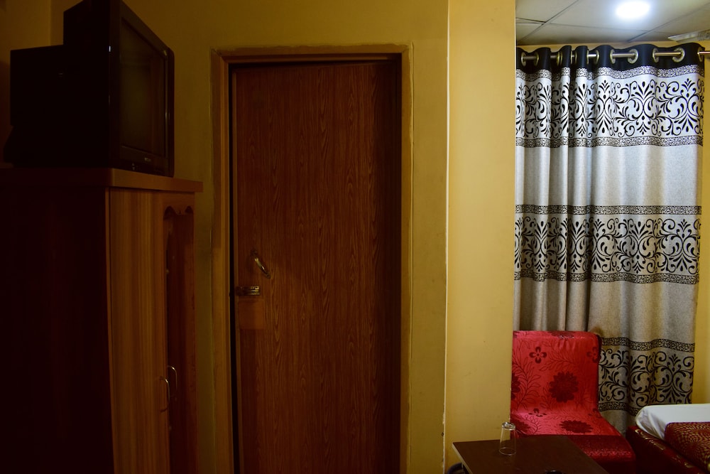 hotel givenci international