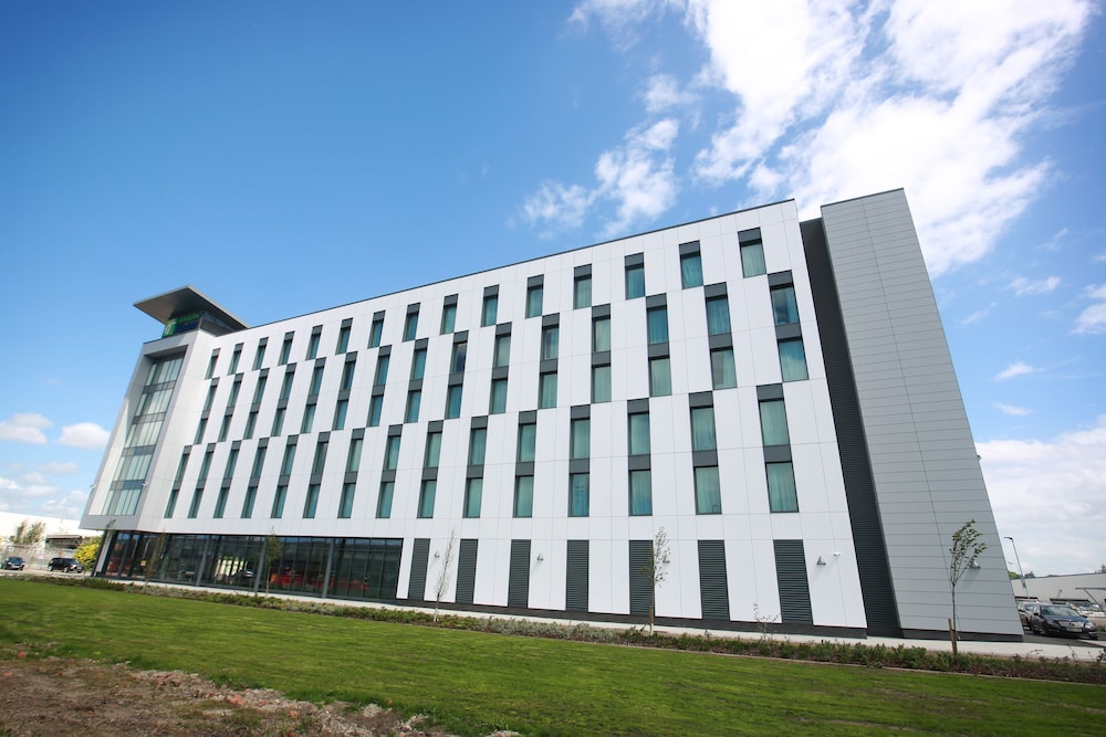 holiday inn express manchester trafford city by ihg