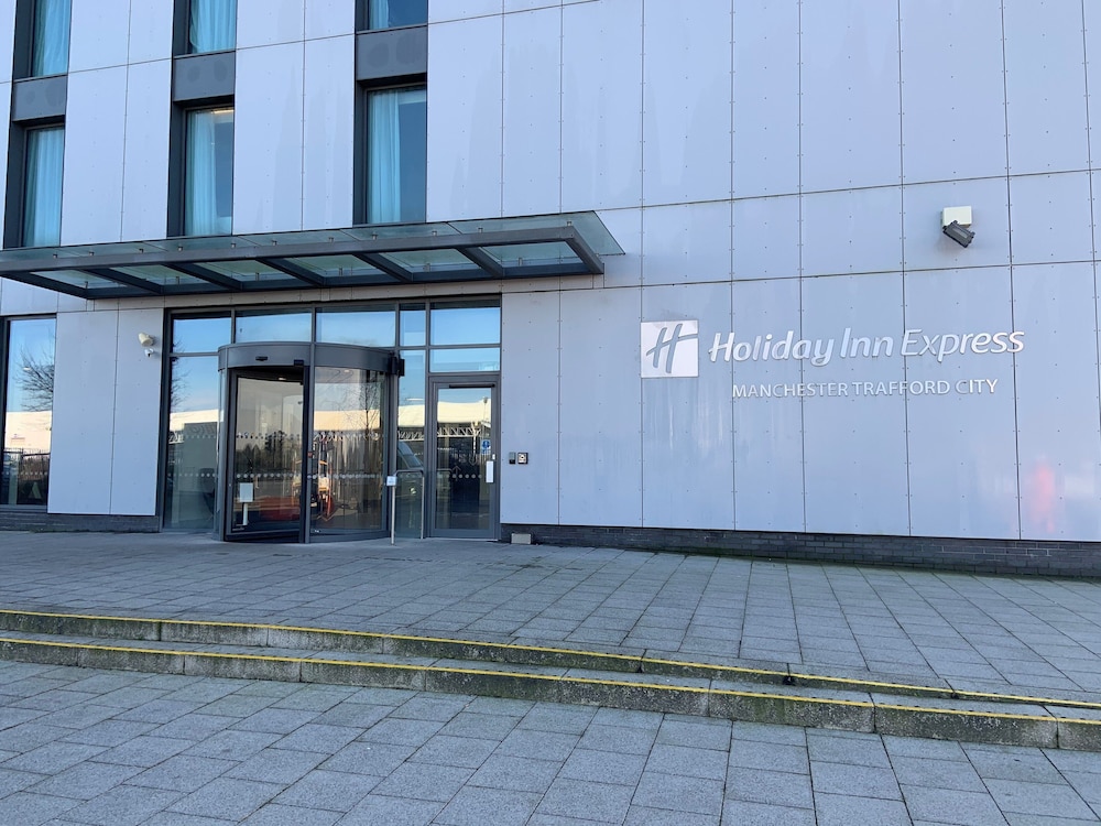 holiday inn express manchester trafford city by ihg