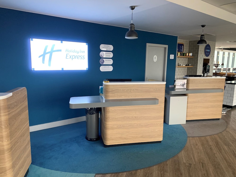 holiday inn express manchester trafford city by ihg