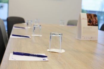 holiday inn express manchester trafford city by ihg