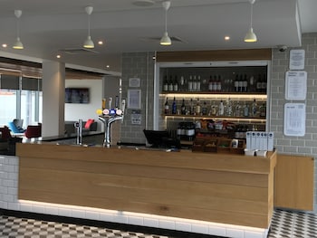 holiday inn express manchester trafford city by ihg
