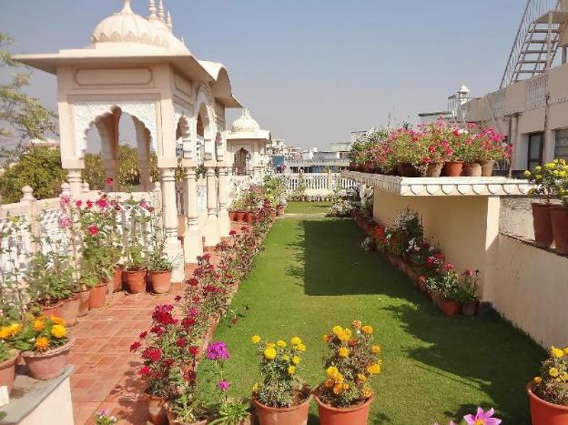 om niwas suite hotel