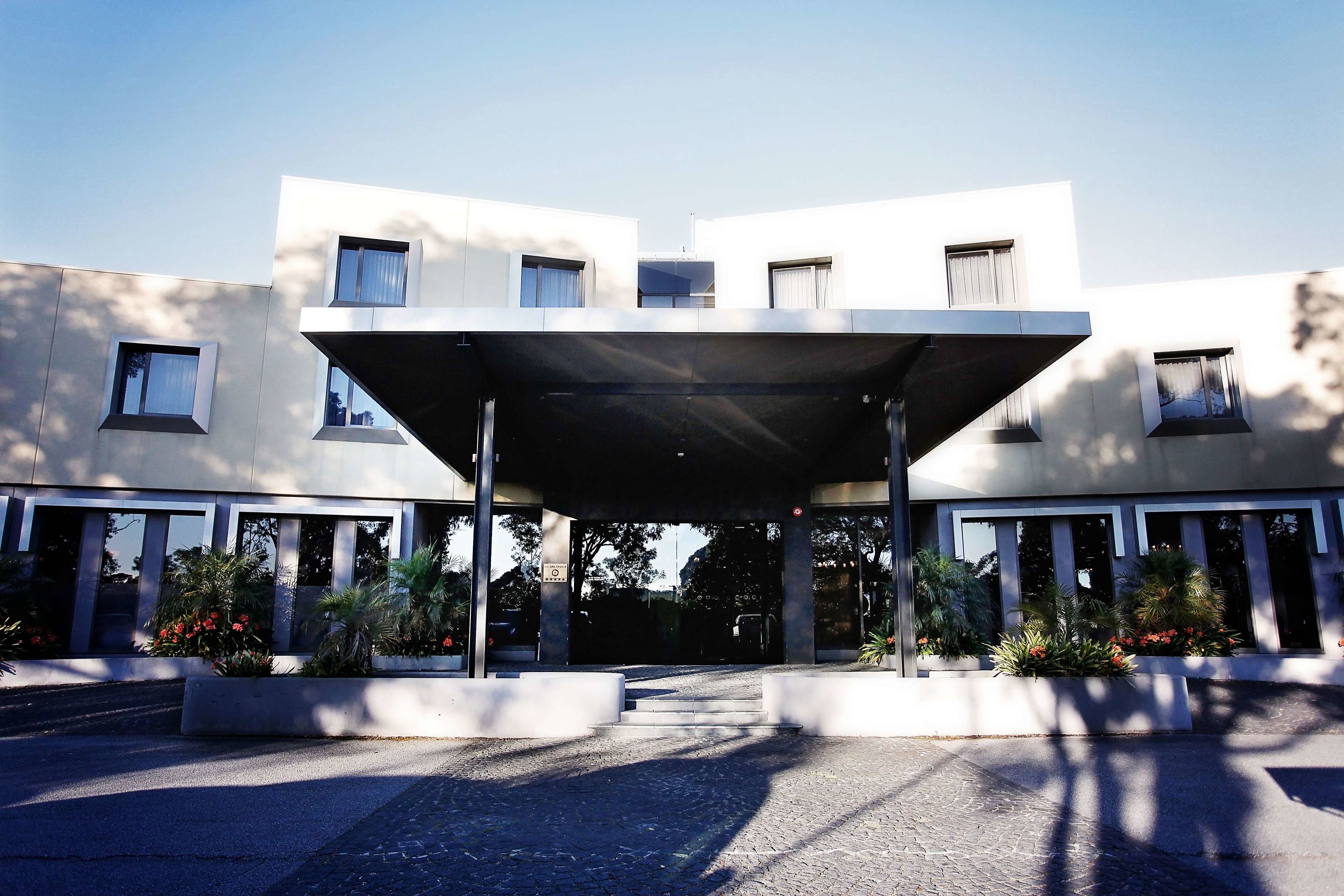 golden pebble hotel