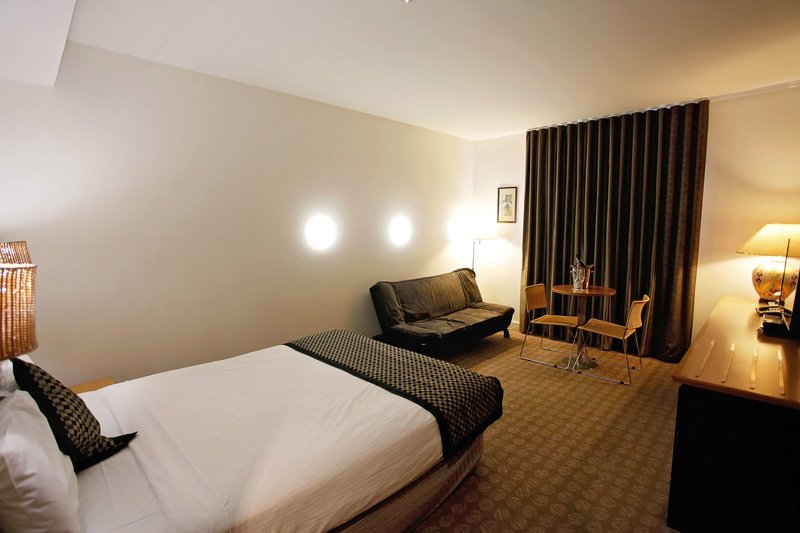 golden pebble hotel