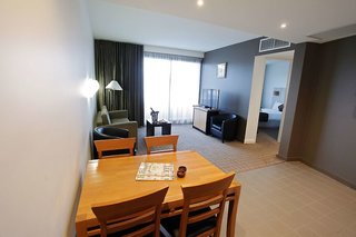 Golden Pebble Hotel,Victoria>>East Melbourne,4 star