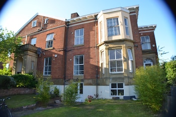 queens guesthouse manchester