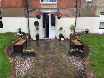 queens guesthouse manchester