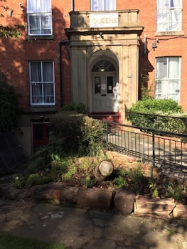 queens guesthouse manchester