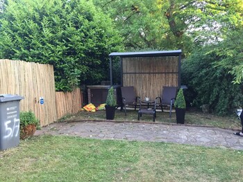 queens guesthouse manchester