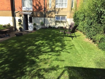 queens guesthouse manchester