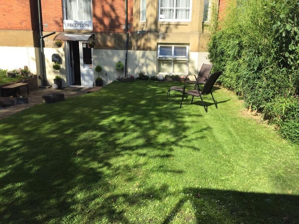 queens guesthouse manchester