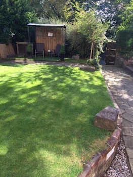 queens guesthouse manchester