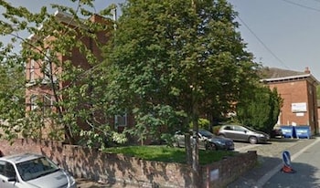 queens guesthouse manchester