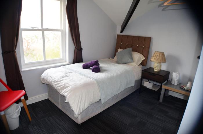 queens guesthouse manchester