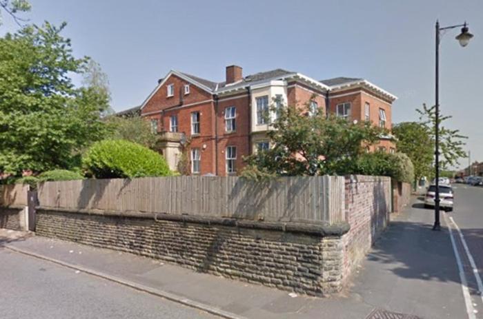 queens guesthouse manchester