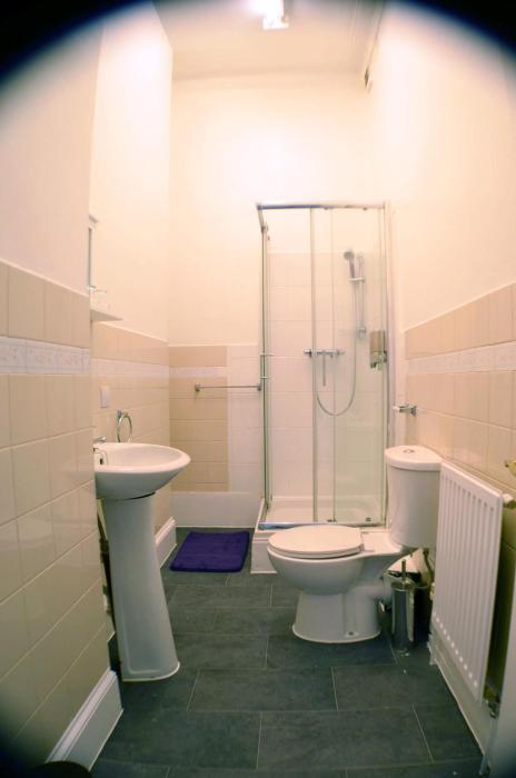 queens guesthouse manchester