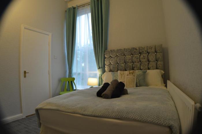 queens guesthouse manchester