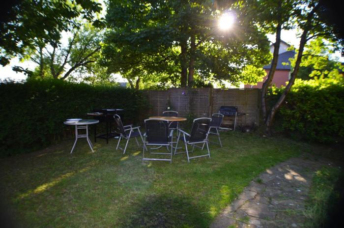 queens guesthouse manchester