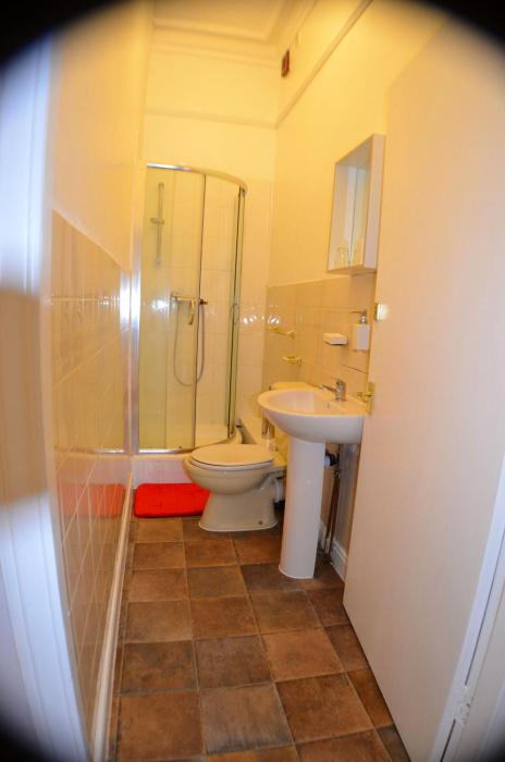 queens guesthouse manchester