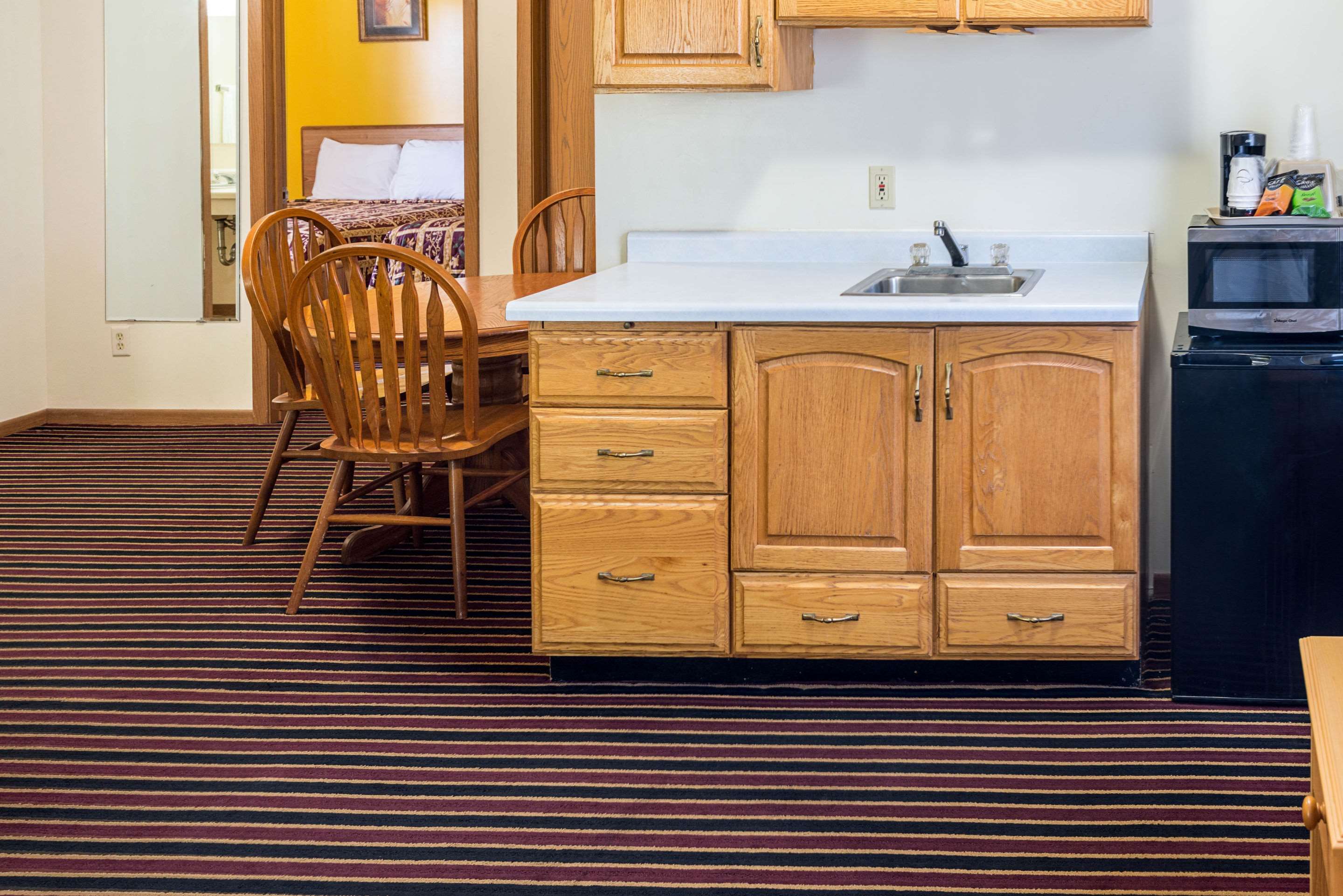 rodeway inn and suites