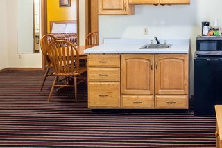 rodeway inn and suites