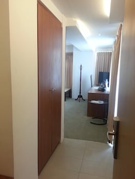 the e hotel makati