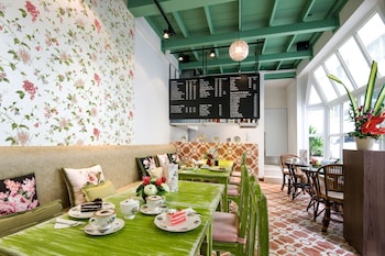 the tarntawan hotel surawong bangkok