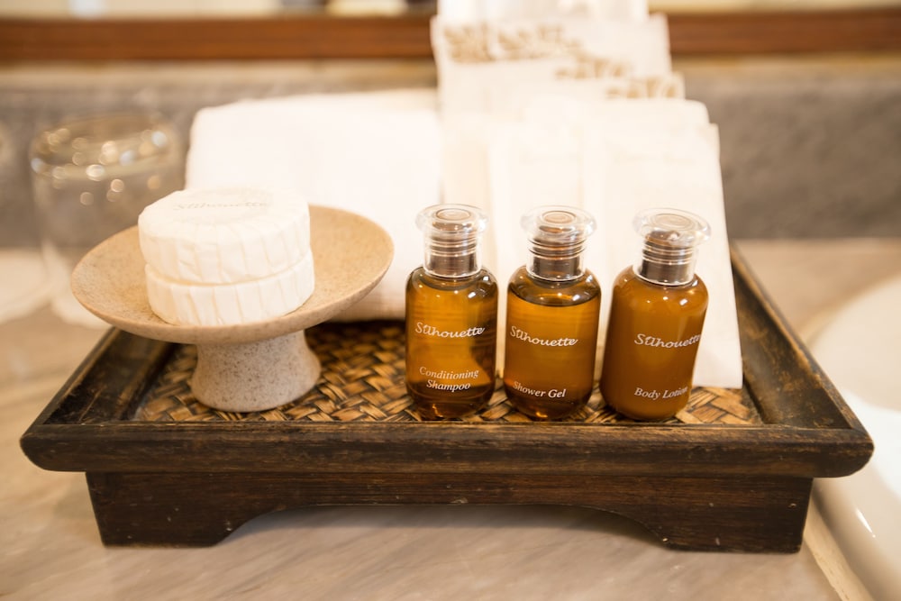 the tarntawan hotel surawong bangkok