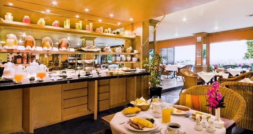 the tarntawan hotel surawong bangkok