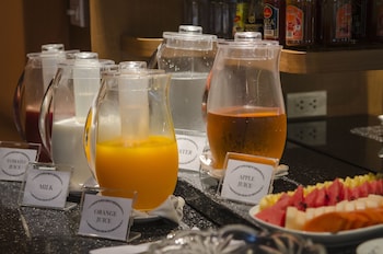 the tarntawan hotel surawong bangkok