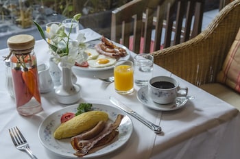 the tarntawan hotel surawong bangkok