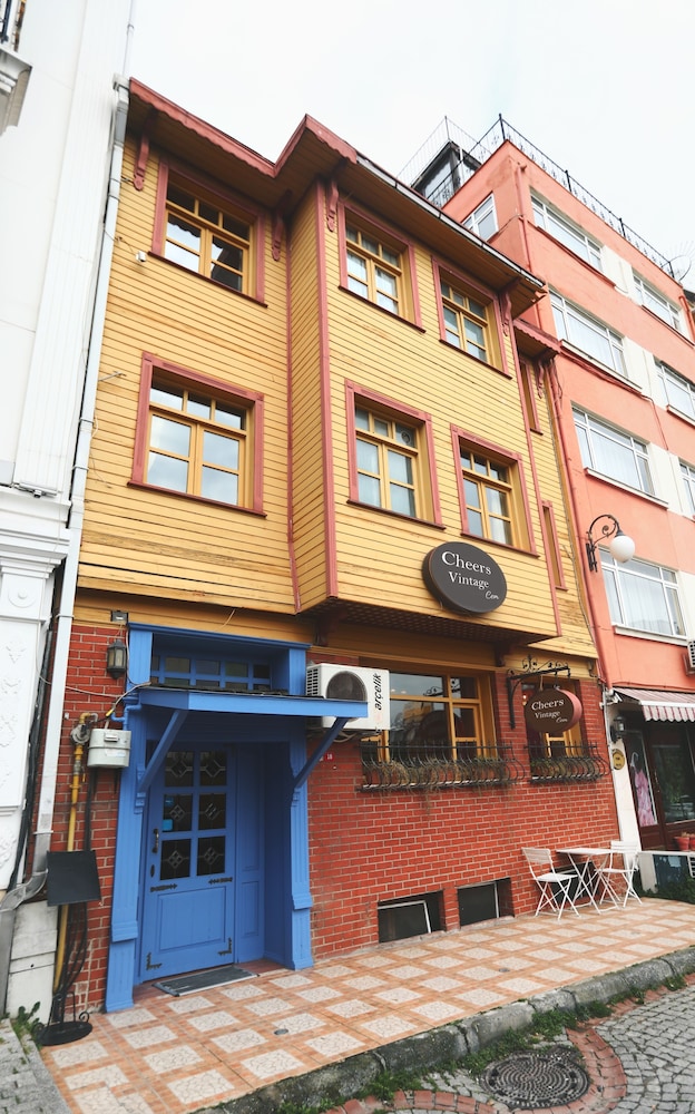 cheers vintage hostel