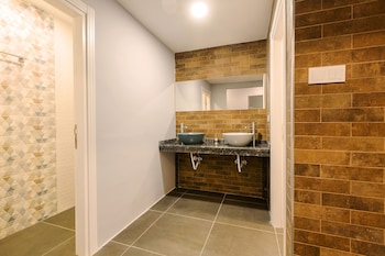 cheers vintage hostel