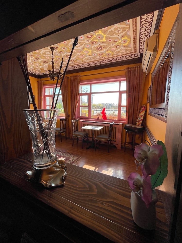 cheers vintage hostel