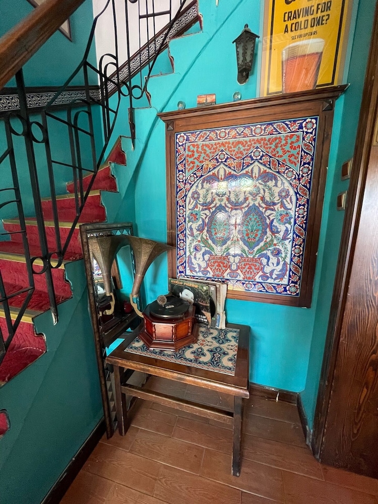 cheers vintage hostel