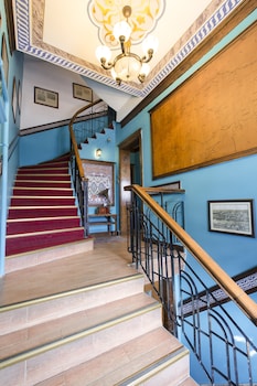 cheers vintage hostel