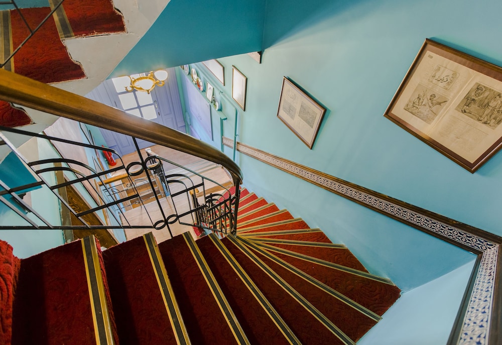 cheers vintage hostel