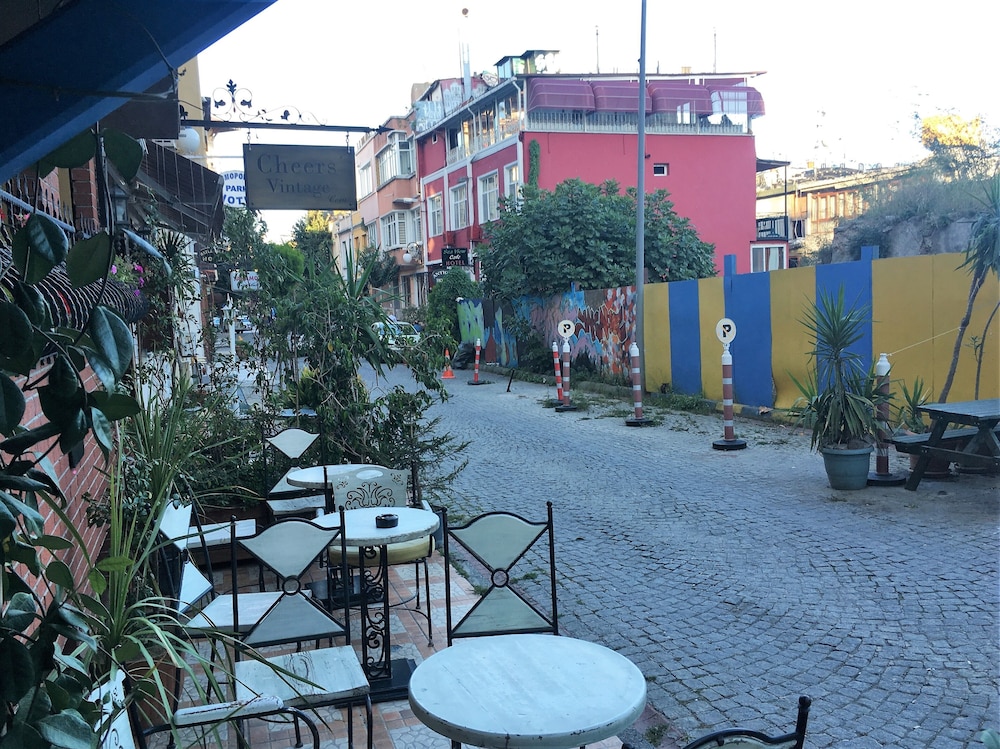 cheers vintage hostel