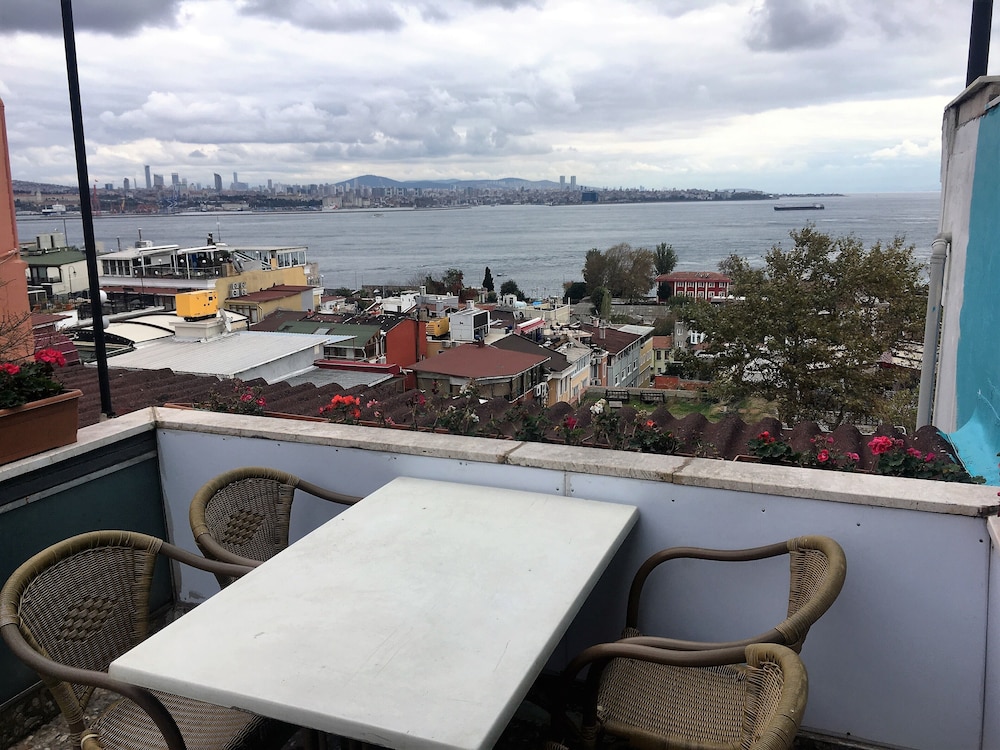 cheers vintage hostel