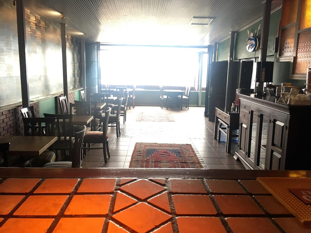 cheers vintage hostel