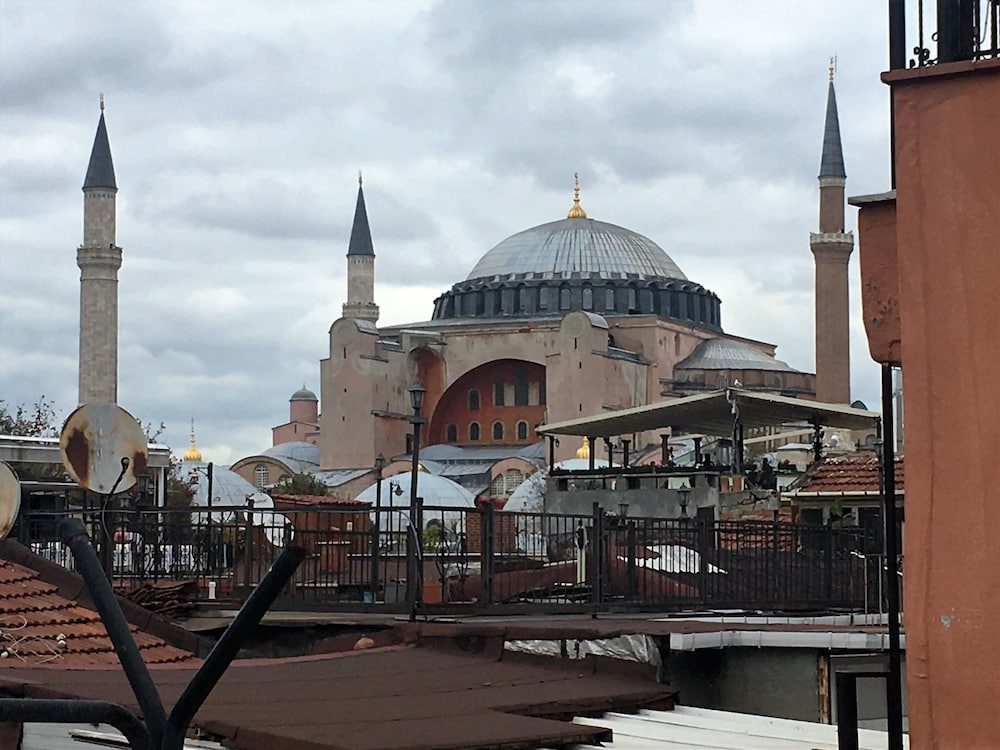 cheers vintage hostel