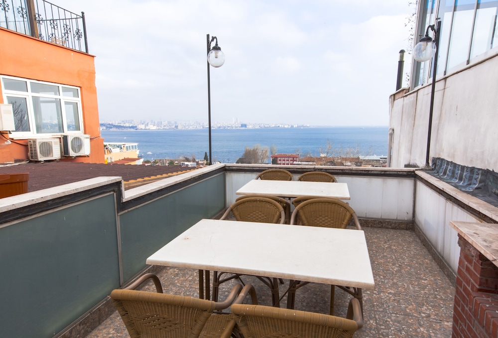 cheers vintage hostel